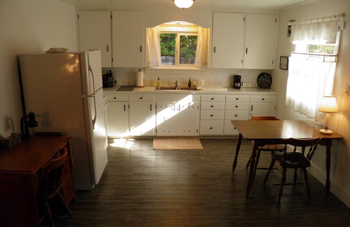 Walla Walla Cabaña | Cottage con Encanto Creek Side con cama King Cerca de Whitman