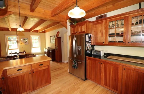 Waitsfield Casa | Charming creekside 4-BR country house near Sugarbush w/ garage, EV charge, WiFi