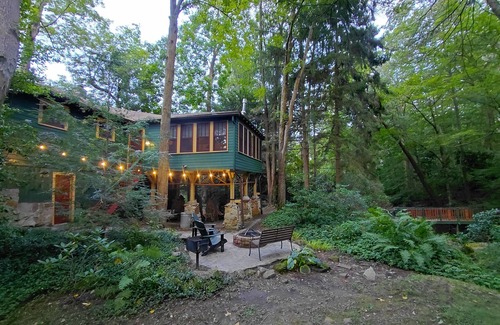 Jefferson Township Cabaña | Encantador campamento de Creekside en Laurel Highlands