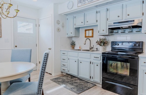 Gahanna Cabaña | Charming Creekside Cottage [] Near Downtown, OSU & Airport