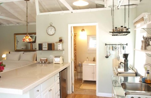 Clarkdale Apartamento | Charming Culver City Cottage w/ Shared Pool+garden