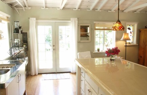 Clarkdale Apartamento | Charming Culver City Cottage w/ Shared Pool+garden