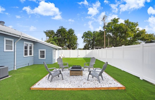 Dade City Casa | Charming Dade City - Backyard Oasis - Convenient to Tampa amenities