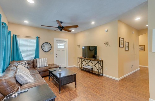 Darien Casa | Charming Darien Hideaway with Porch, Near Downtown!