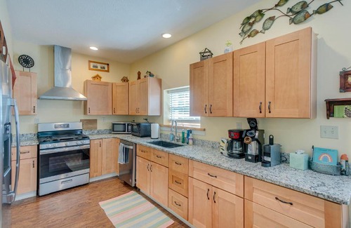 Darien Casa | Charming Darien Hideaway with Porch, Near Downtown!