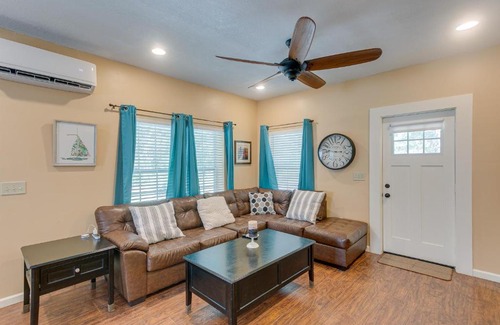 Darien Casa | Charming Darien Hideaway with Porch, Near Downtown!
