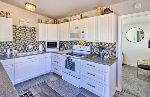 Yucca Valley Cabaña | Charming Desert Cottage: 11 Mi to Joshua Tree