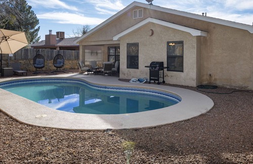 Mesilla Park Casa | Charming desert oasis- Conveniently located near NMSU, golf course, and highway.