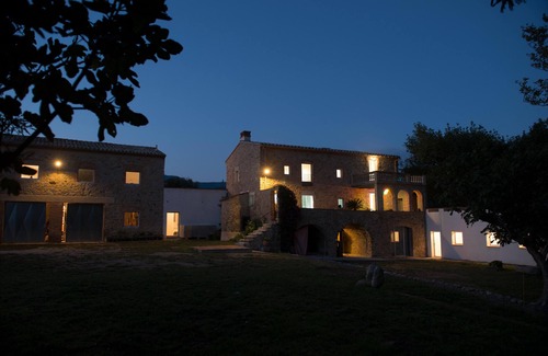 Cantallops Apartamento | Encantador Loft de Design en Masia Rural Catalana