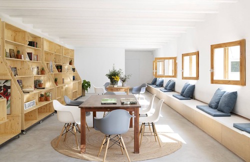 Cantallops Apartamento | Encantador Loft de Design en Masia Rural Catalana