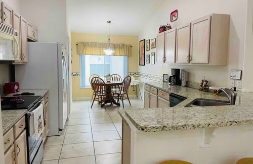 Cumbrian Lakes Casa | Charming Disney 4-bedroom home w/ private pool, WiFi, AC in quiet neighborhood