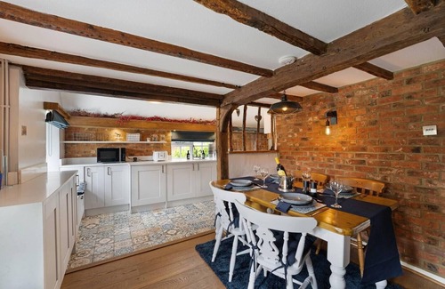 Doddington Casa | Charming, dog friendly countryside retreat