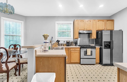 Peoplestown Casa | Charming dog-friendly home with balcony, central AC, & washer/dryer