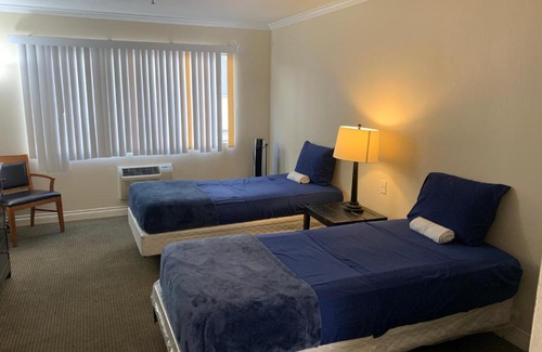 Pico - Robertson Hotel | Charming Double Bed Hotel Style (A10)