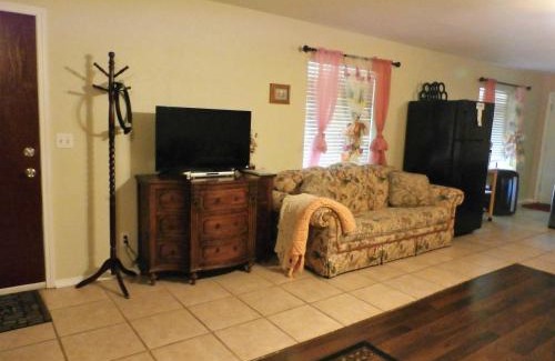 Oakhurst Apartamento | Charming Downstairs Unit