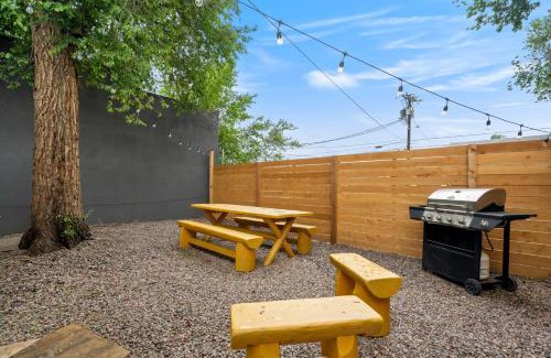 Central Colorado Springs Casa | Charming Downtown Cottage - Pet Friendly & Firepit