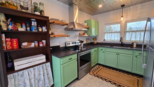 Andrews Casa | Charming Downtown Bungalow I Explore-Shop-Eat