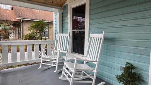 Andrews Casa | Charming Downtown Bungalow I Explore-Shop-Eat