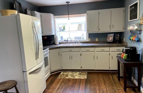 Dillon Casa | Charming Downtown Cottage with Porch & Backyard Retreat near Beaverhead River in Dillon, Montana