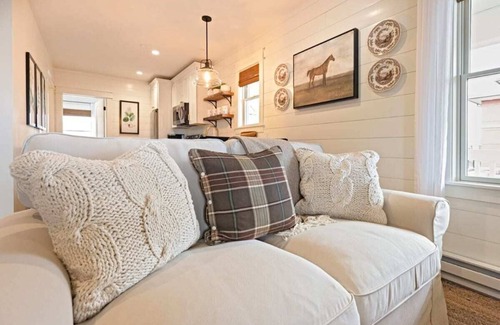 West Dundee Apartamento | Downtown Charming Farmhouse Apartment #2
