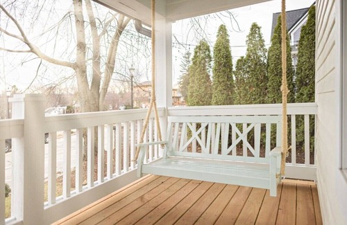West Dundee Apartamento | Downtown Charming Farmhouse Apartment #1