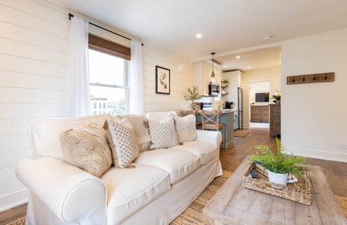 West Dundee Apartamento | Downtown Charming Farmhouse Apartment #4