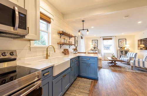 West Dundee Apartamento | Downtown Charming Farmhouse Apartment #3