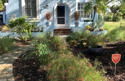 Fort Myers Casa | Charming Downtown Fort Myers Blue Bungalow