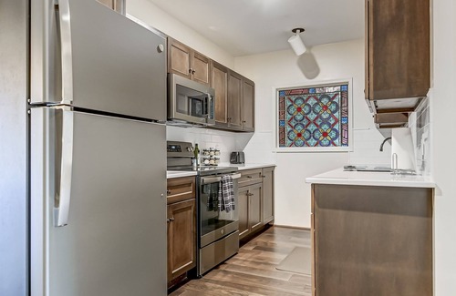 Springfield Casa | Charming Downtown Stay | Victorian Beauty & Modern Comfort