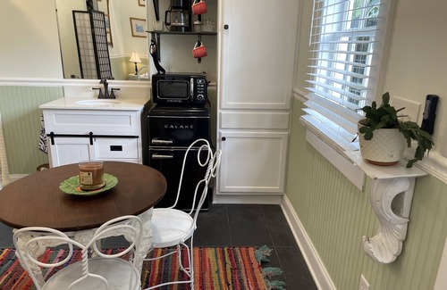 Aiken Apartamento | Charming Downtown Studio. Easy walk to restaurants & Shopping