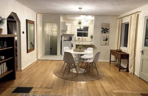 Midland Casa | Charming Downtown Two Bedroom