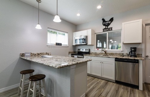 High Springs Casa | Charming Downtown High Springs Cottage