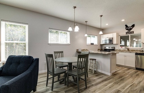 High Springs Casa | Charming Downtown High Springs Cottage