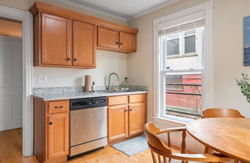Parkside Apartamento | Charming Downtown West End 2BR