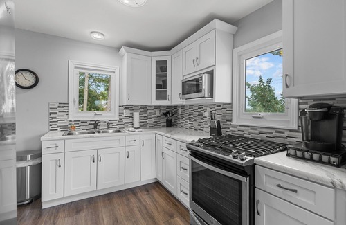 St. Charles Apartamento | Charming Duplex on Main