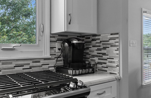 St. Charles Apartamento | Charming Duplex on Main