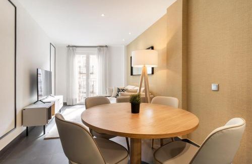 Barrio de La Latina Apartamento | Charming Duplex Retreat for 4 Latina Toledo Ático III