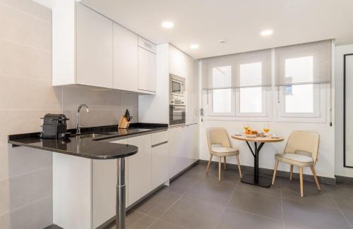 Barrio de La Latina Apartamento | Charming Duplex Retreat for 4 Latina Toledo Ático III