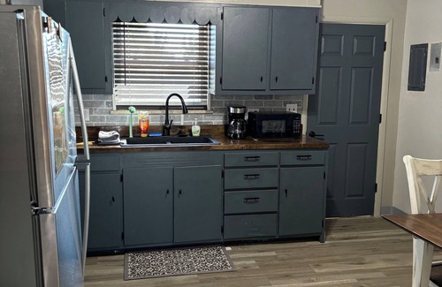 La Junta Apartamento | Charming Duplex with New AC & heater with WiFi