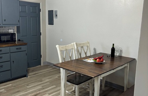 La Junta Apartamento | Charming Duplex with New AC & heater with WiFi