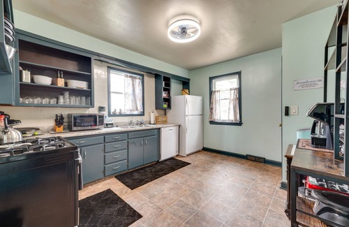 Eagle Grove Casa | Charming Eagle Grove Farmhouse w/ Patio!