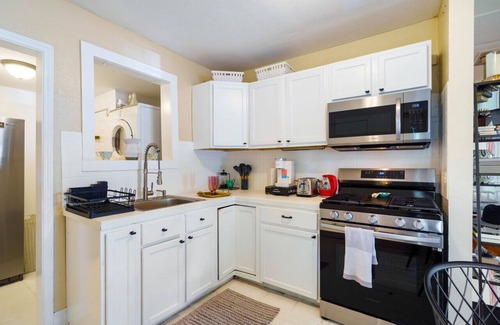 Rosewood Casa | Charming East Austin Retreat, Prime Location