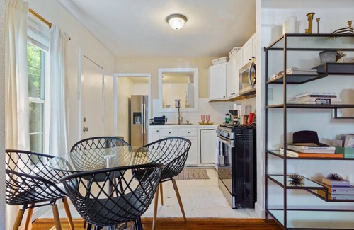 Rosewood Casa | Charming East Austin Retreat, Prime Location