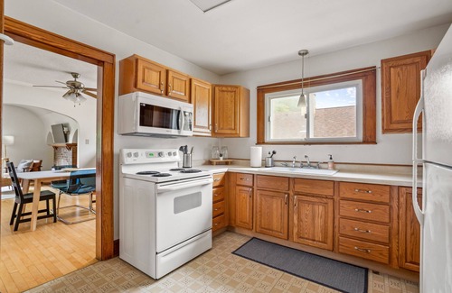 Wauwatosa Apartamento | Charming East Tosa Flat - Upper