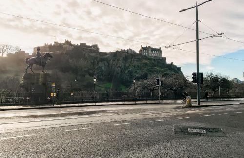 Blackburn Casa | Charming Edinburgh KEYWORKS CONTRACTERS BUSINESS