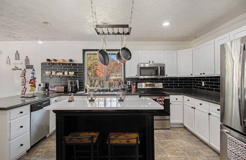 West Omaha Casa | Charming Elegance Getaway