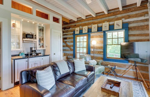 Bostic Cabina | Charming Ellenboro Cabin on 12 Acres w/ Courtyard!