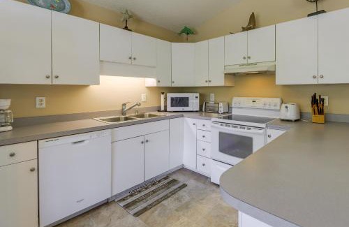 Emerald Isle Casa | Charming Emerald Isle Escape Less Than 1 Mi to Beach!