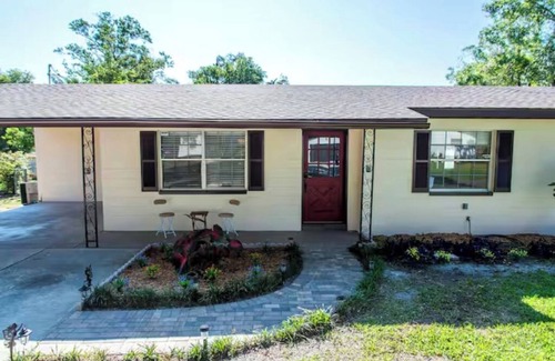 Lakeland Casa | Charming Enchanted Escape 3-bedroom house Near Disney World