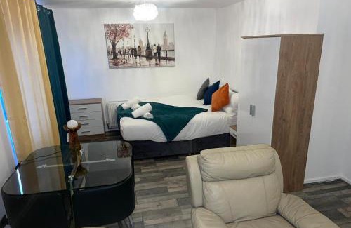 Southbury Apartamento | Charming Enfield Stay Relaxing Private Room in Great Location